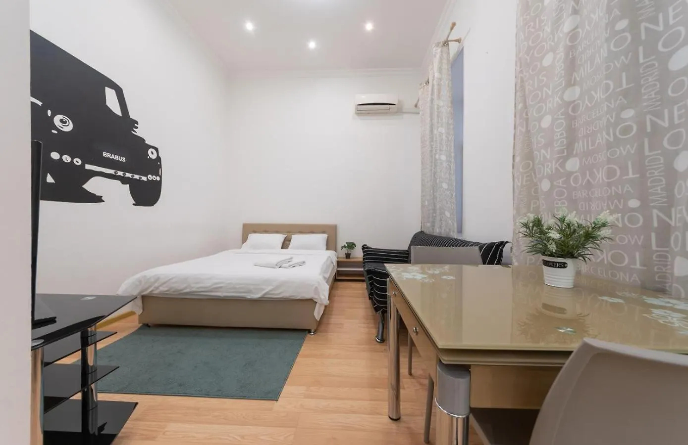 Apartment Kievaccommodation In The Center 24H Self Check-In